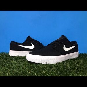 Nike Janoski Canvas Shoes 